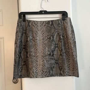 Entro snakeskin mini skirt Size M